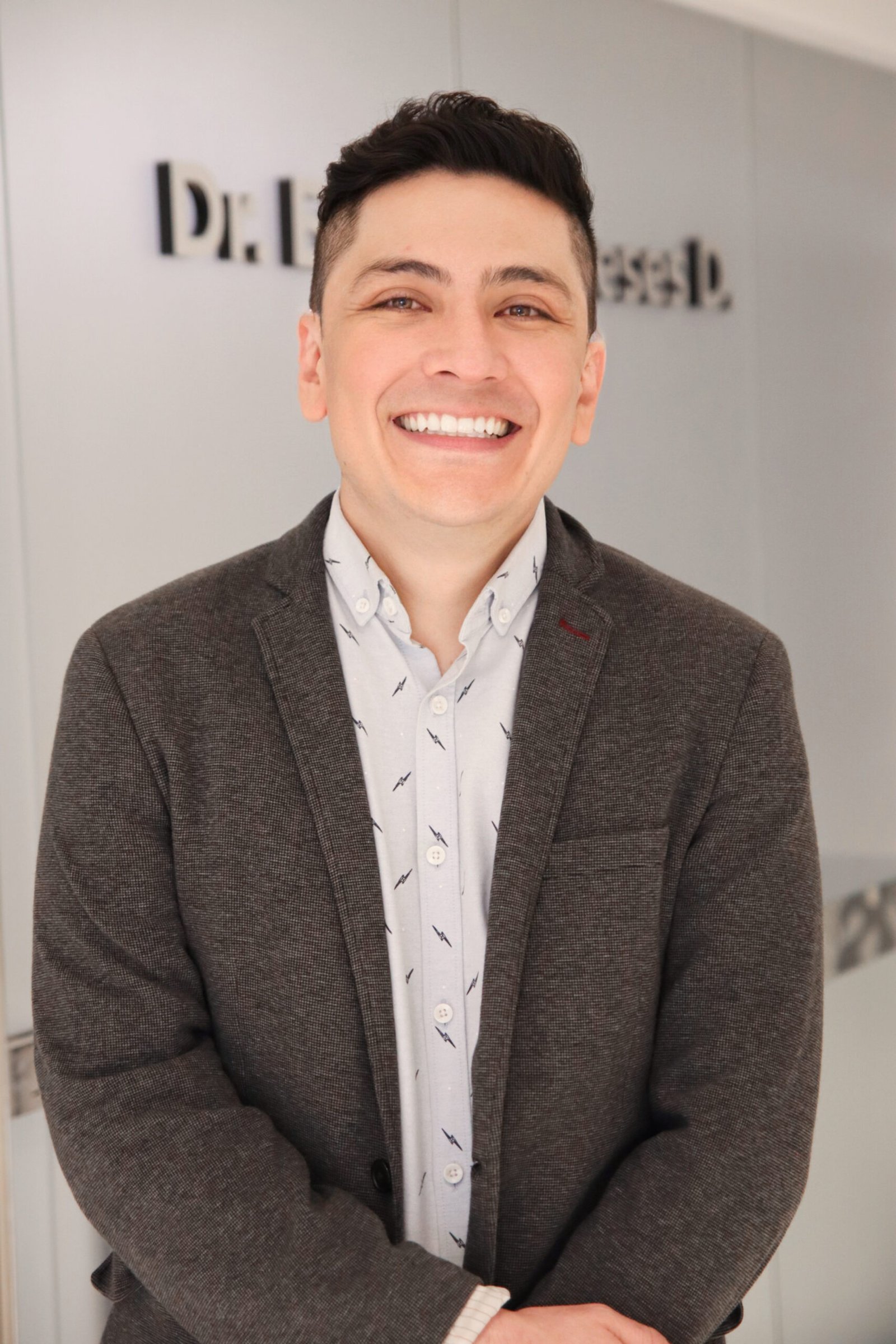 Dr. Edgar Meneses